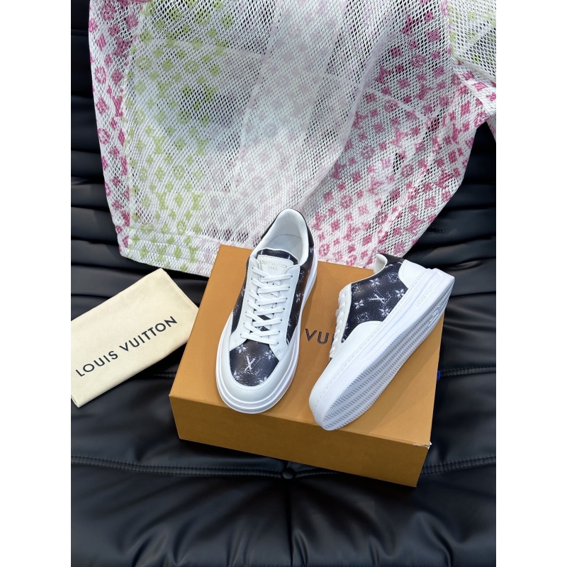 l**is V*t*n sneakers